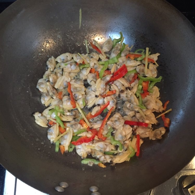 双椒炒蚬子肉#盛夏餐步骤5
