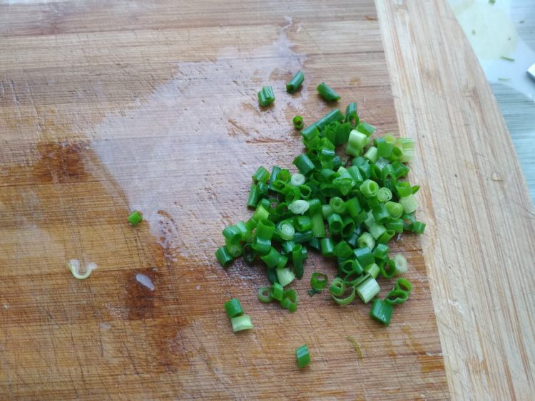 土豆丝炒芽苗菜步骤4