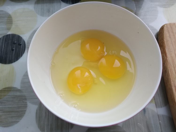 麦草煎鸡蛋步骤1