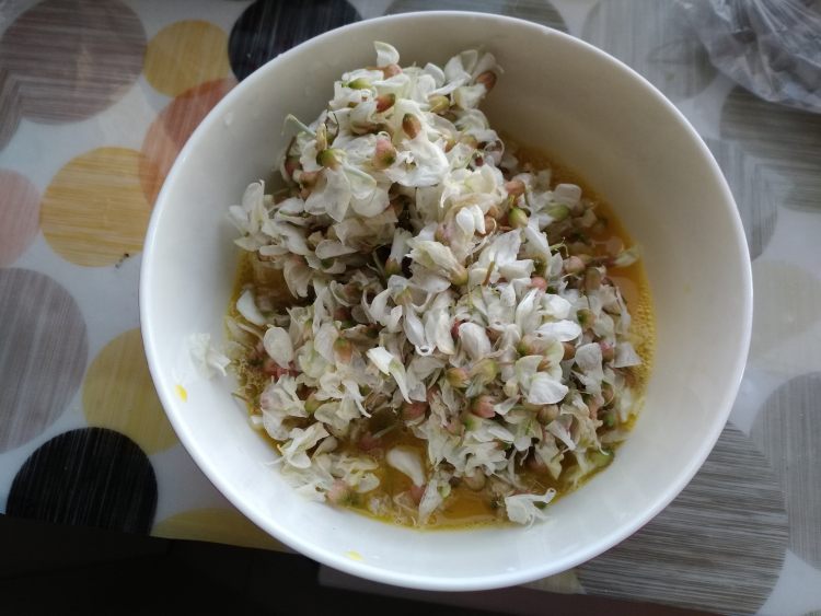 槐花炒鸡蛋步骤6