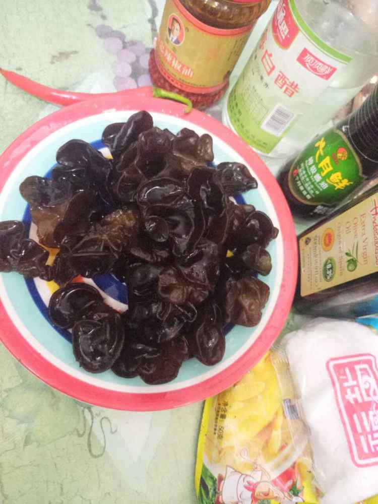 红油木耳步骤1