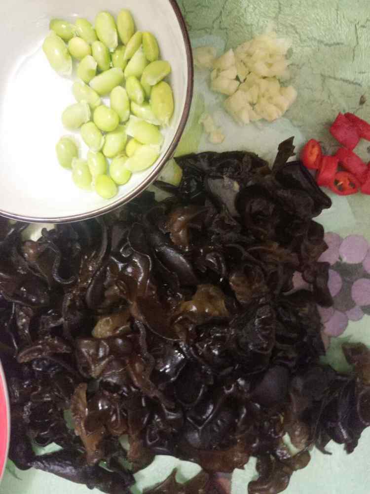 红油木耳步骤2