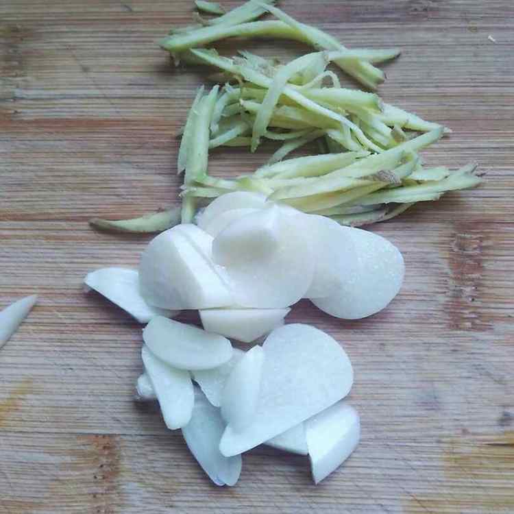 包菜粉条炒肉末步骤4