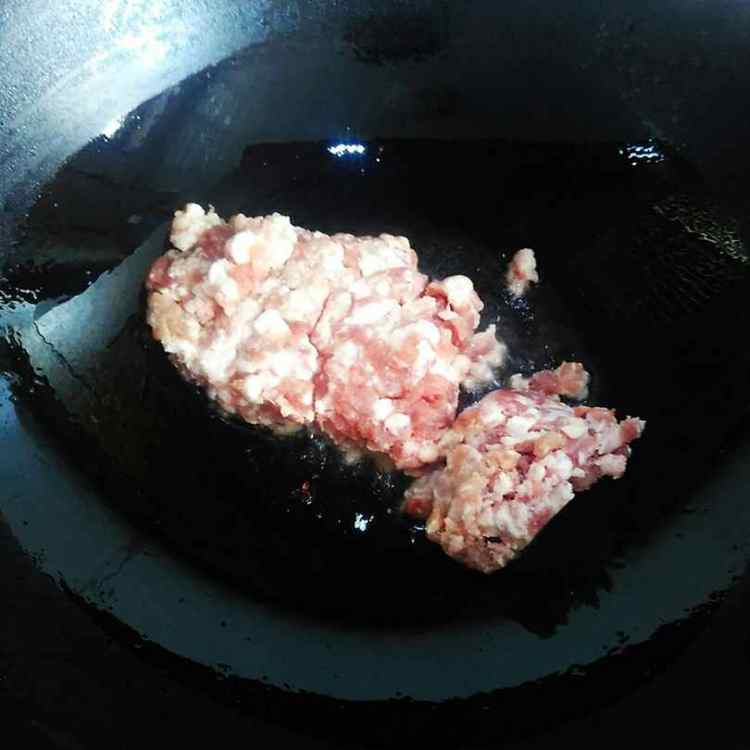 包菜粉条炒肉末步骤7