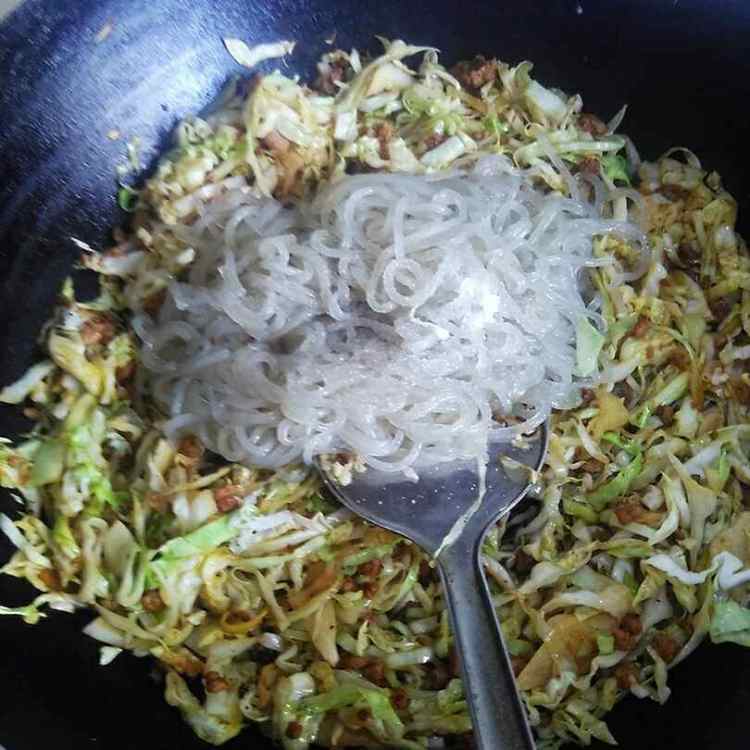 包菜粉条炒肉末步骤10