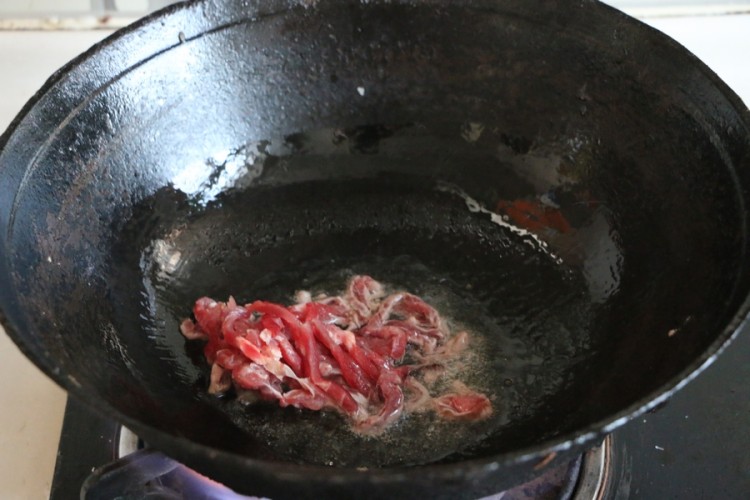 蒜薹炒牛肉丝步骤4
