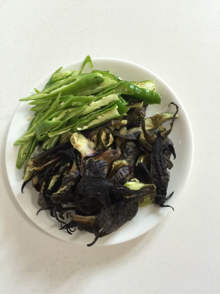 辣炒茄子蒂步骤1