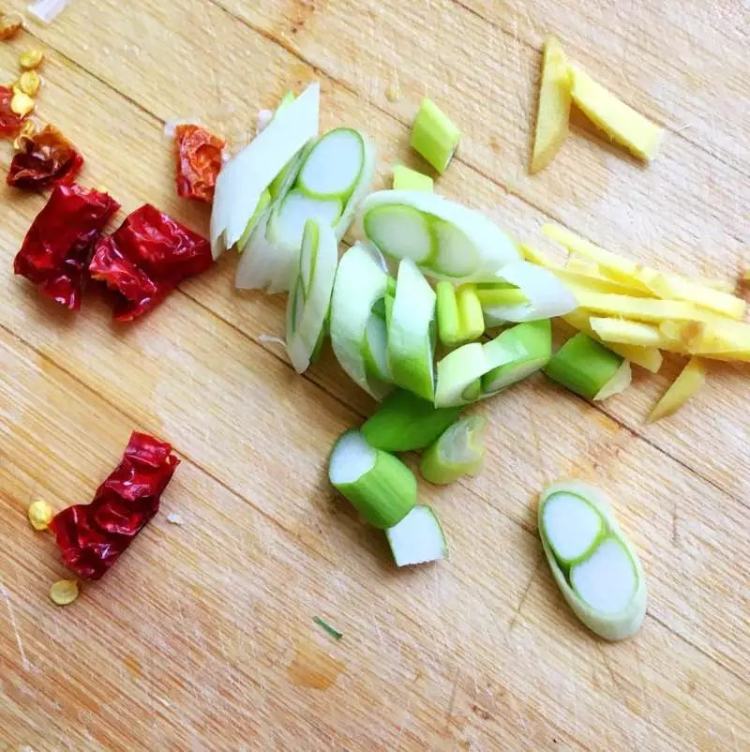 清炒绿豆芽步骤1