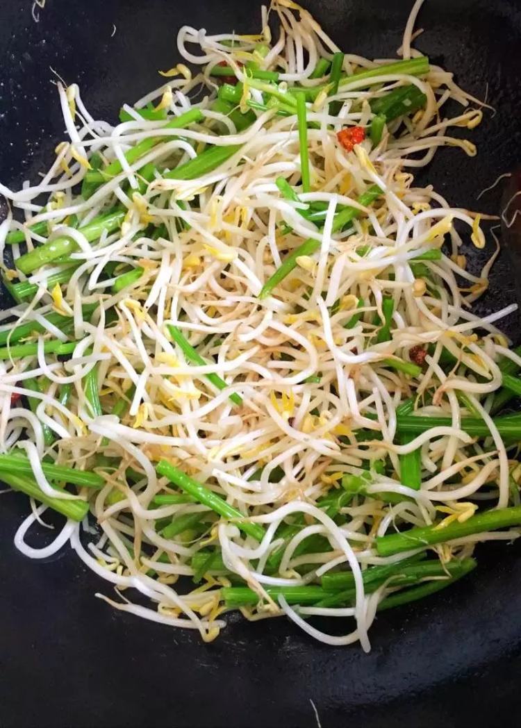 清炒绿豆芽步骤7