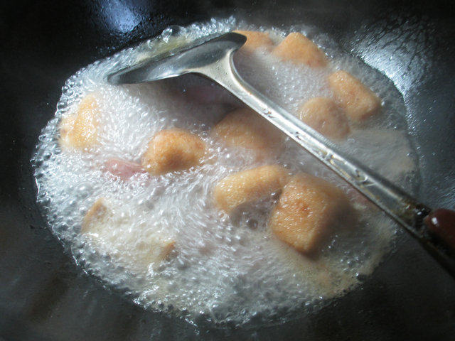 丝瓜油豆腐煮腊鸡腿步骤6