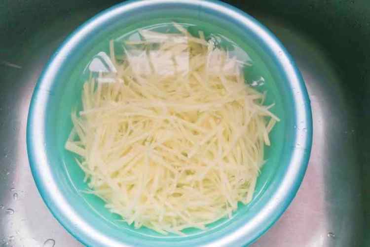 干煸土豆丝步骤2