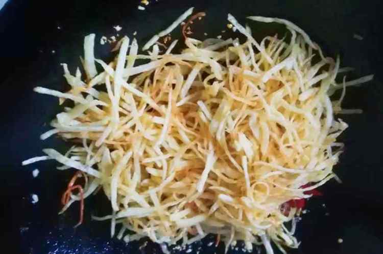 干煸土豆丝步骤8