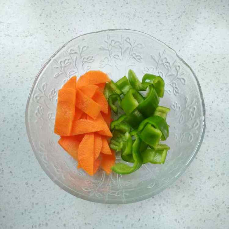 腐竹炒土豆片步骤3