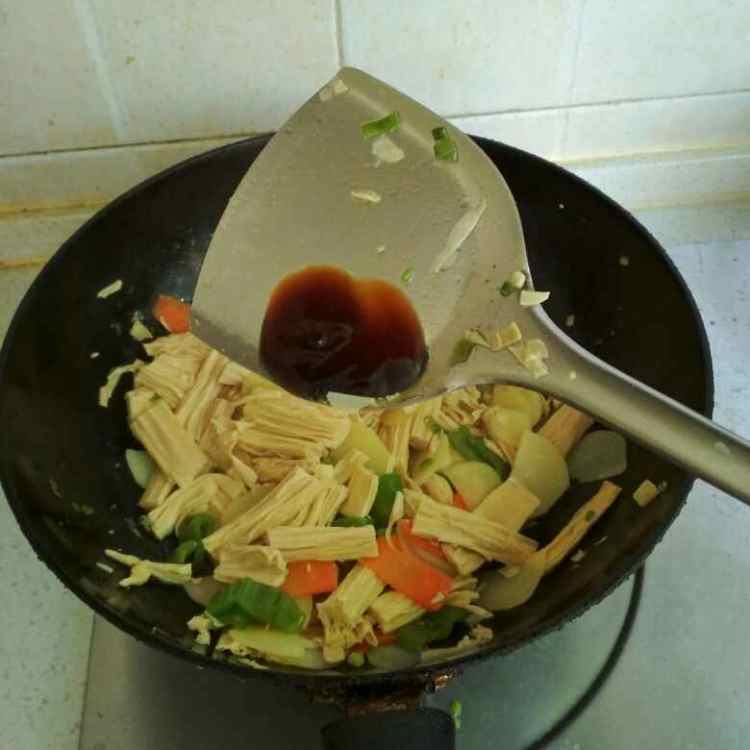 腐竹炒土豆片步骤8