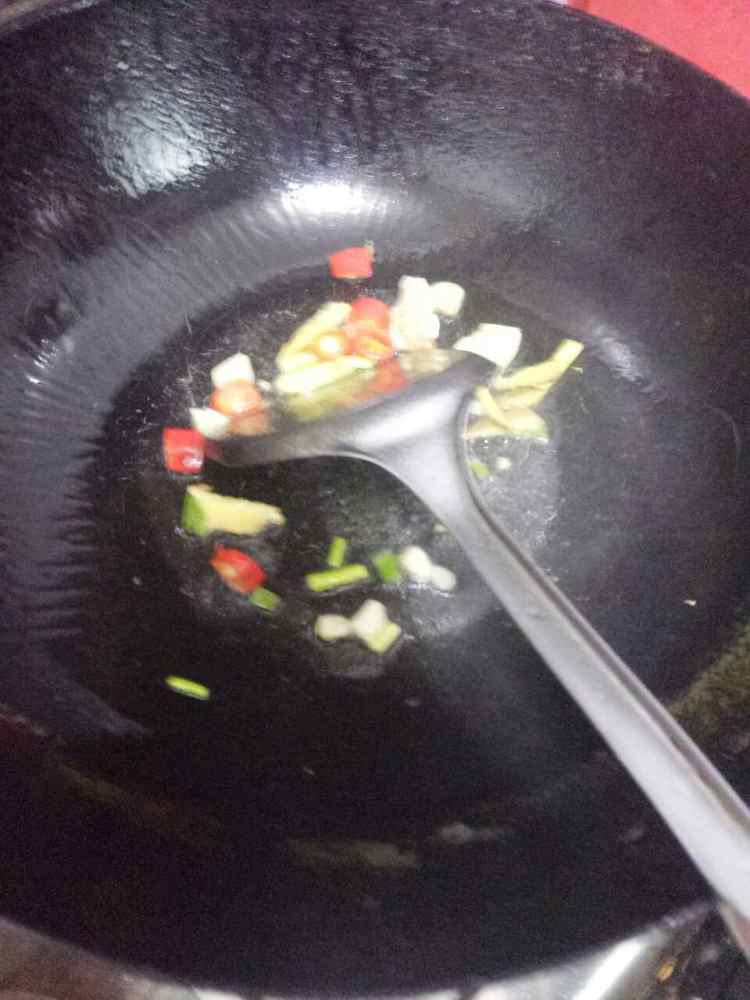 蚝油蒜末木耳菜步骤4