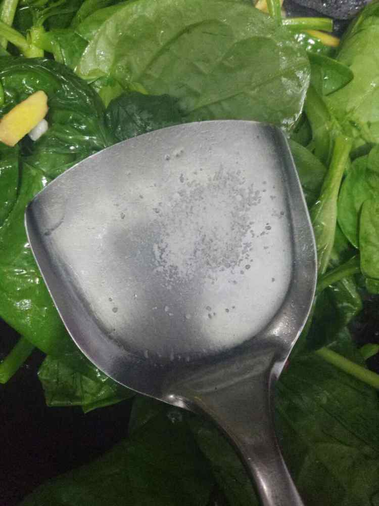 蚝油蒜末木耳菜步骤5