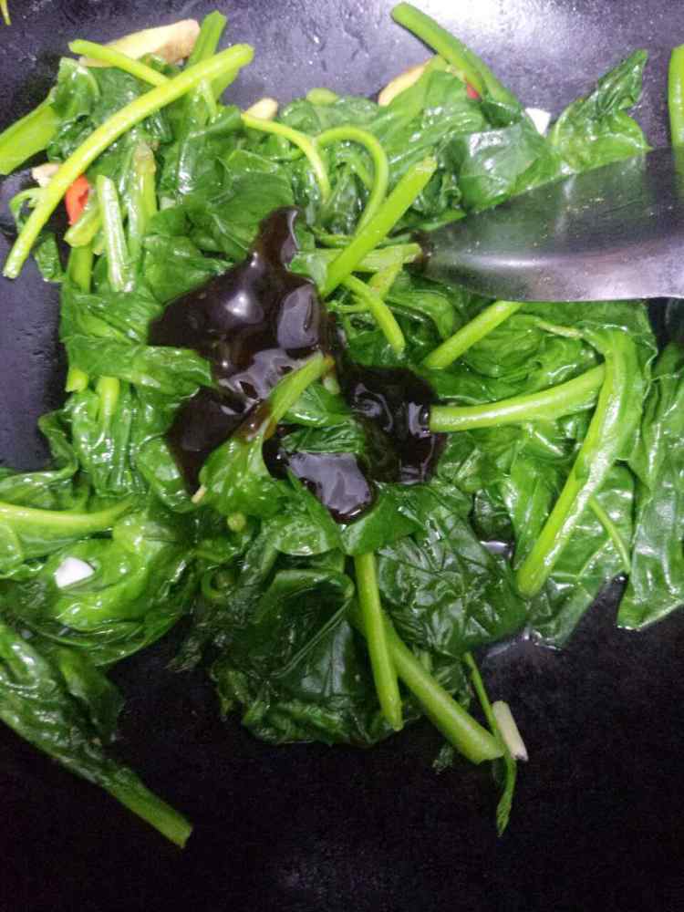 蚝油蒜末木耳菜步骤7
