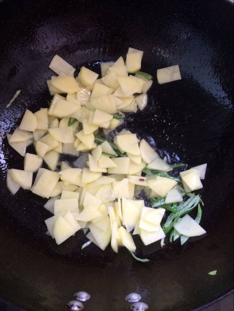 家常土豆片汤步骤5