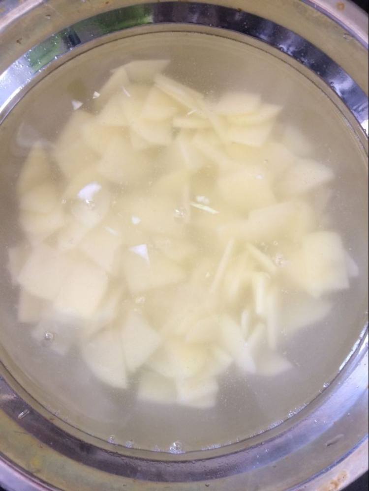 家常土豆片汤步骤3