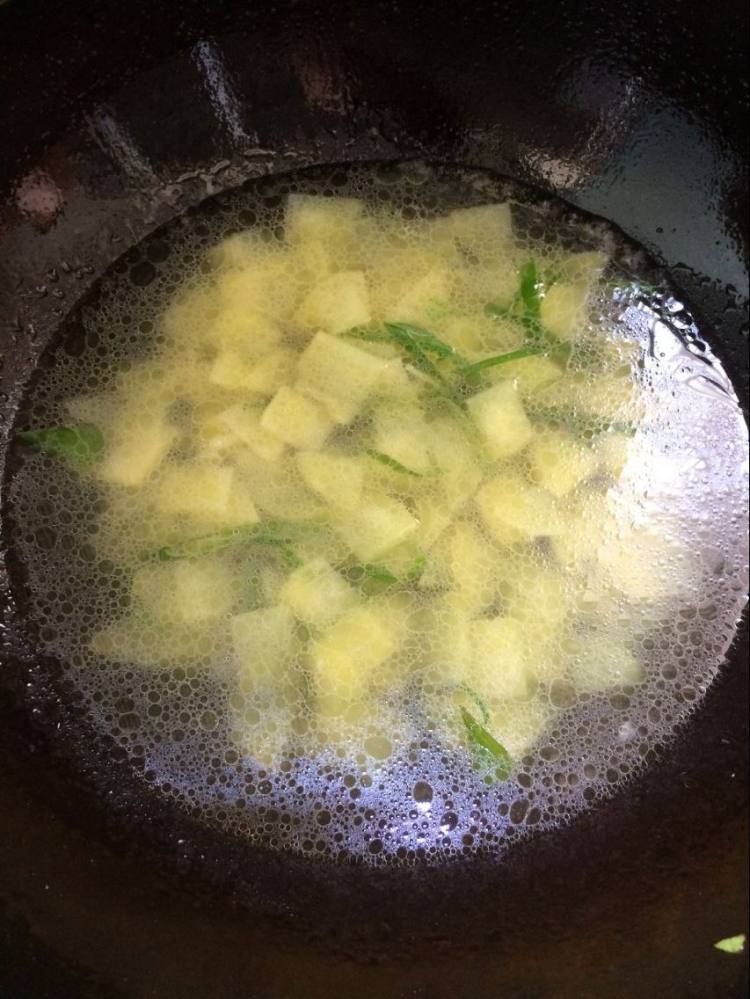 家常土豆片汤步骤6