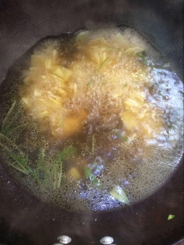 家常土豆片汤步骤7