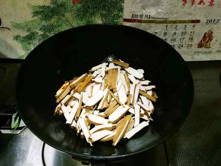 西芹炒豆干步骤3