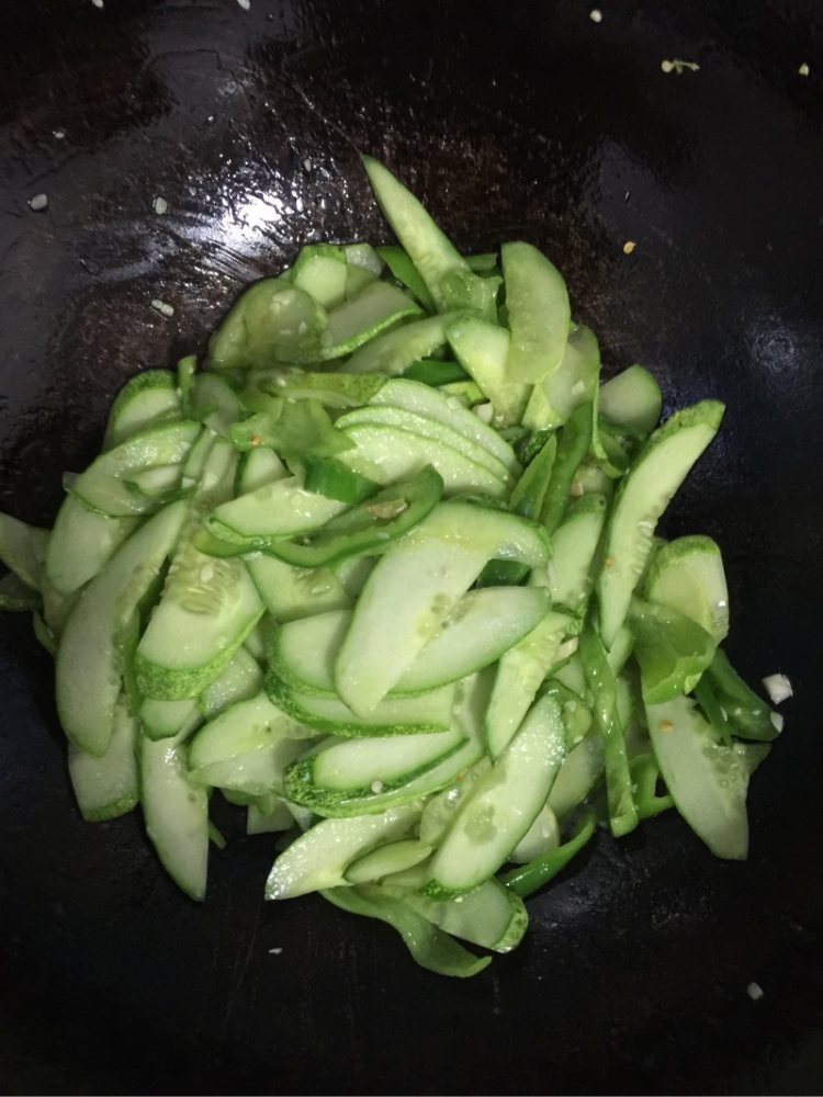 青椒炒地黄瓜步骤7