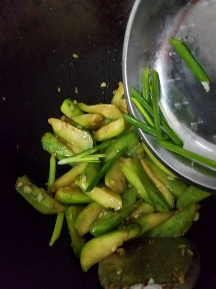蒜蓉炒丝瓜步骤7