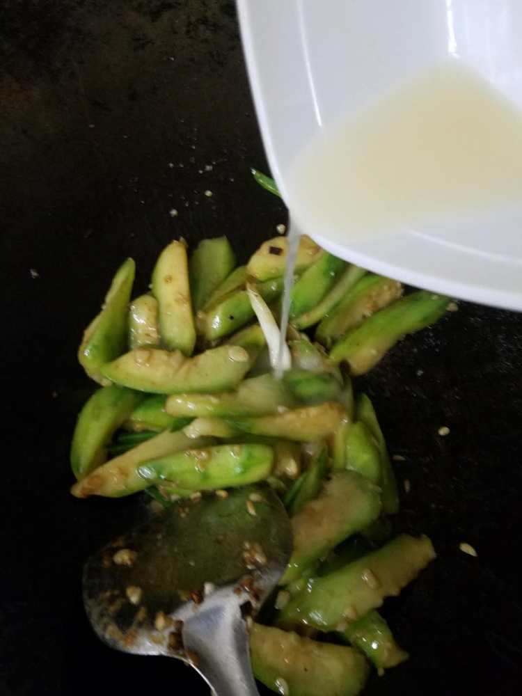 蒜蓉炒丝瓜步骤8