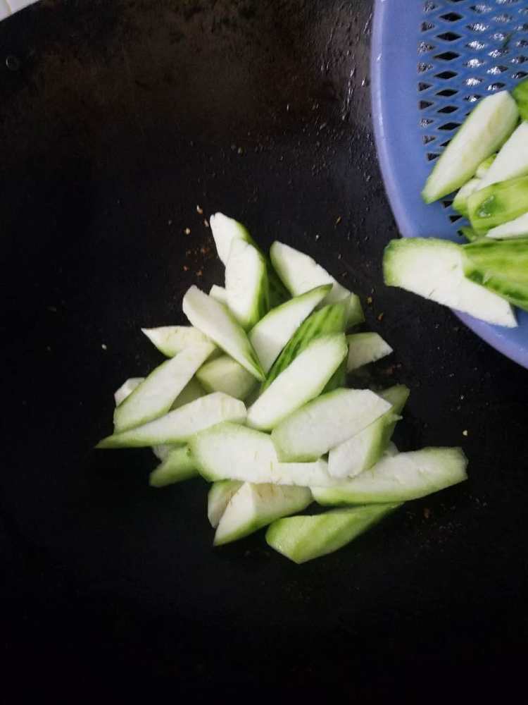 蒜蓉炒丝瓜步骤5