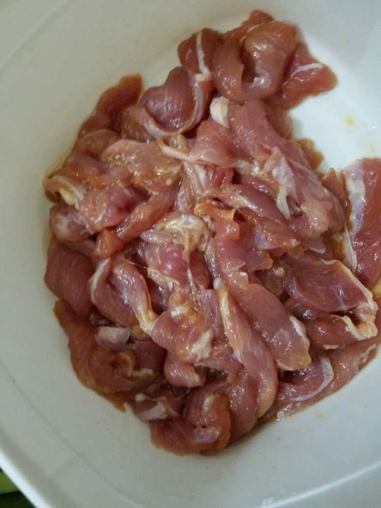 青瓜炒肉片步骤2