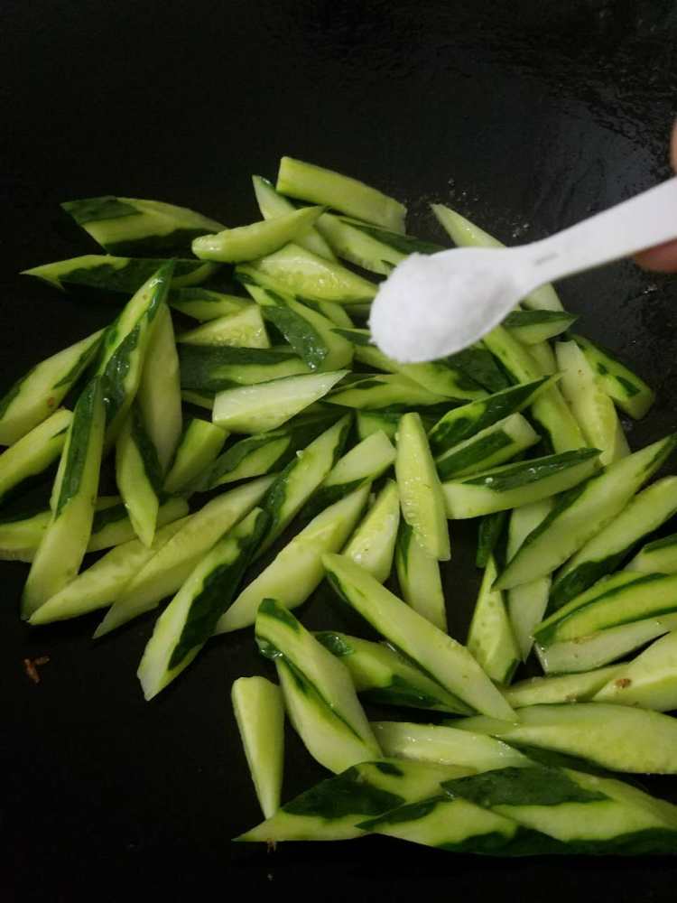青瓜炒肉片步骤7