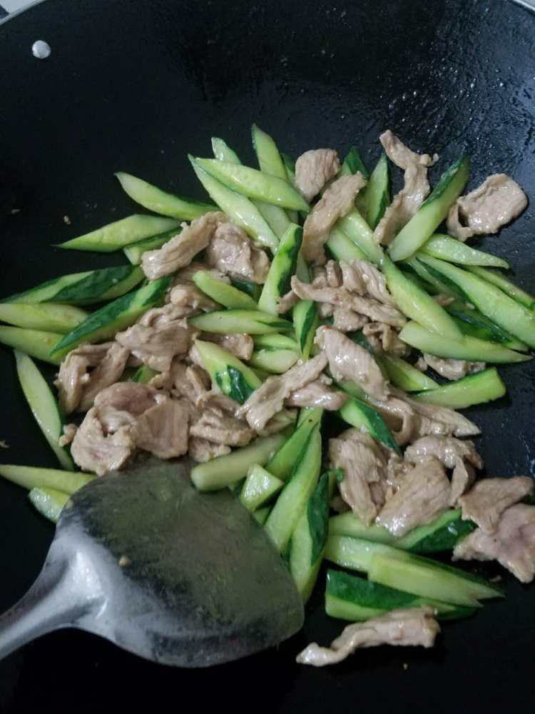 青瓜炒肉片步骤9