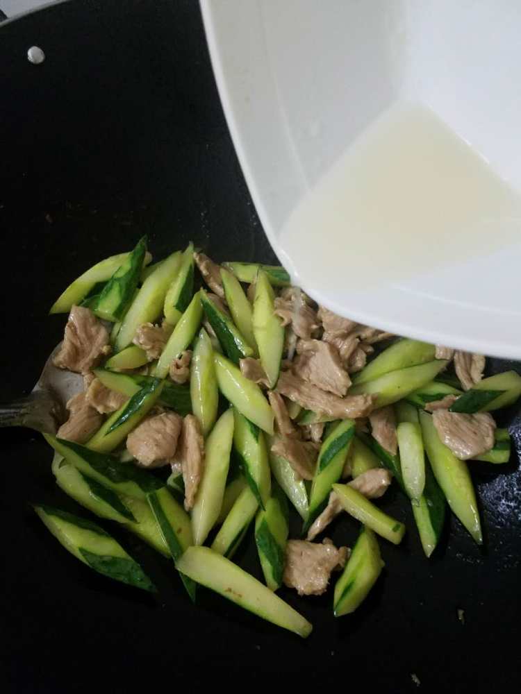 青瓜炒肉片步骤10