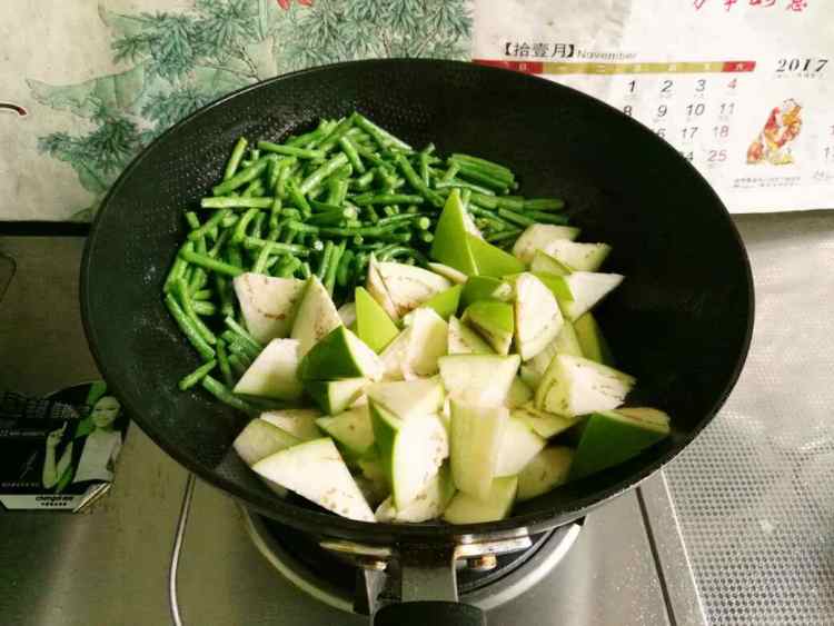 清炒茄子豆角步骤5