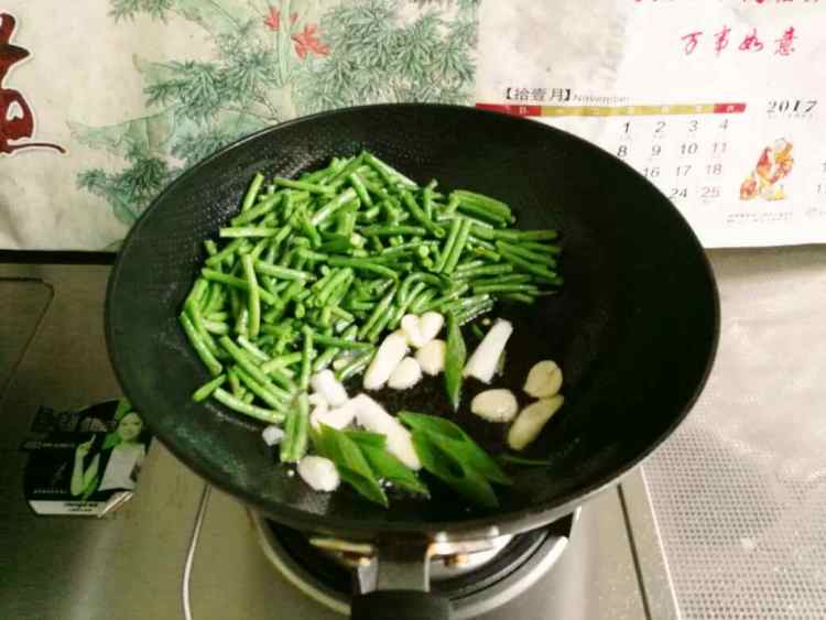 清炒茄子豆角步骤4