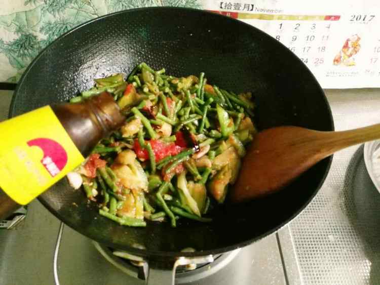清炒茄子豆角步骤8