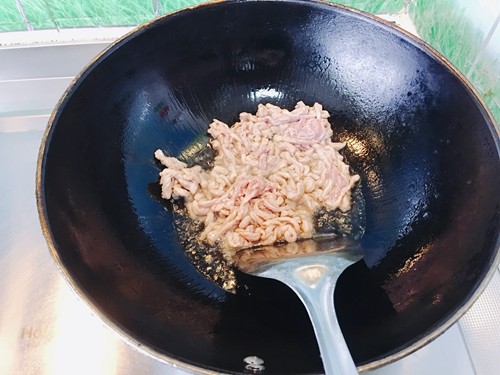 杜仲青椒炒肉丝步骤9