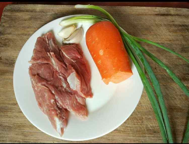 胡萝卜肉丝步骤1