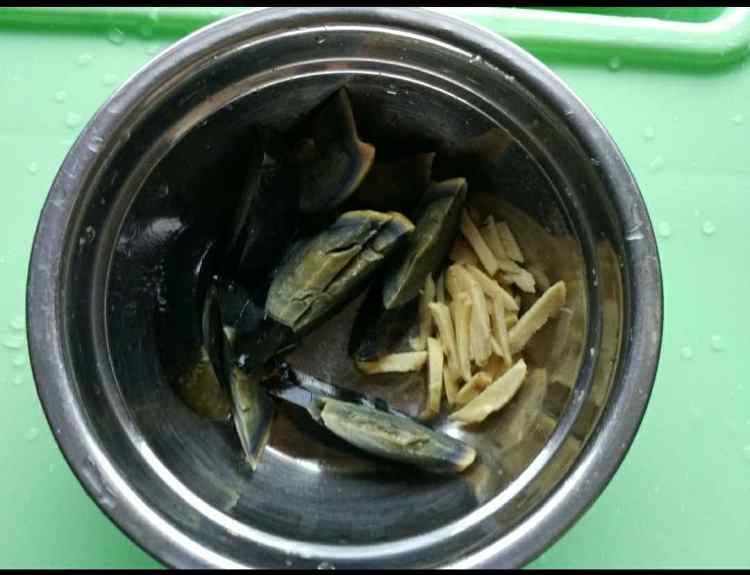 苋菜皮蛋汤步骤2
