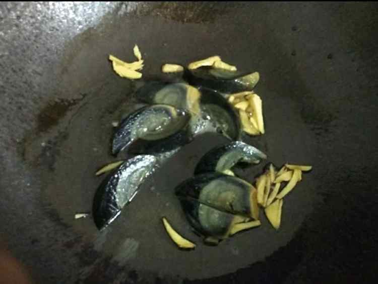苋菜皮蛋汤步骤4