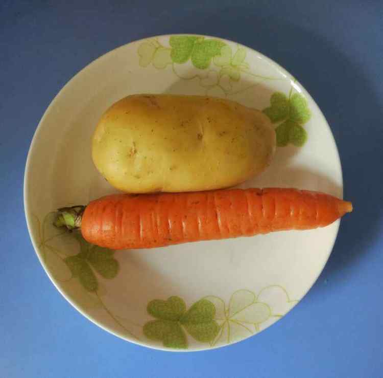 胡萝卜炒土豆丝步骤1