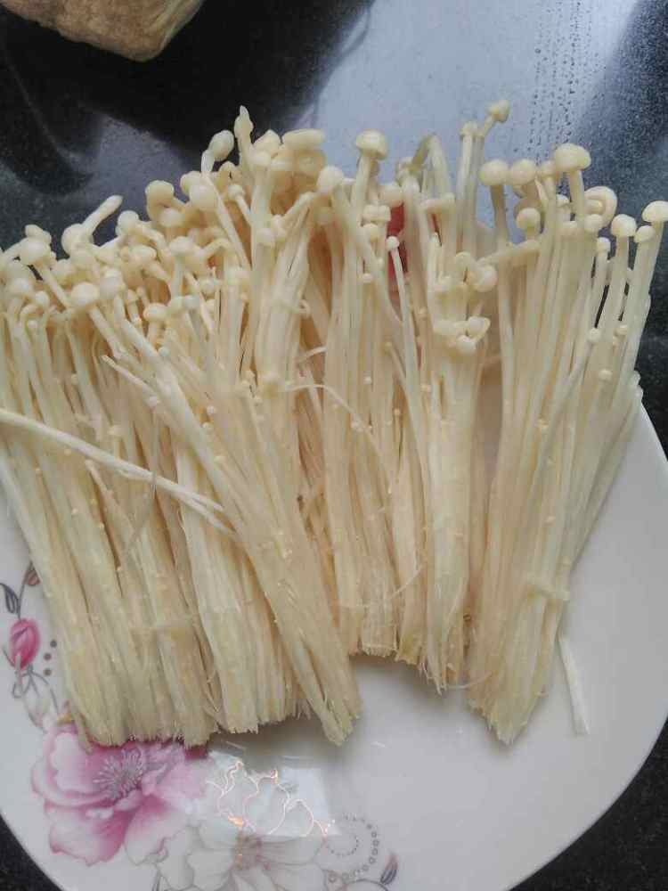 凉拌金针菇步骤2