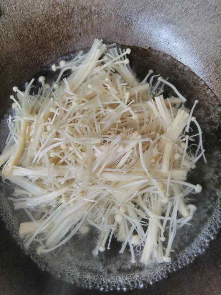 凉拌金针菇步骤4