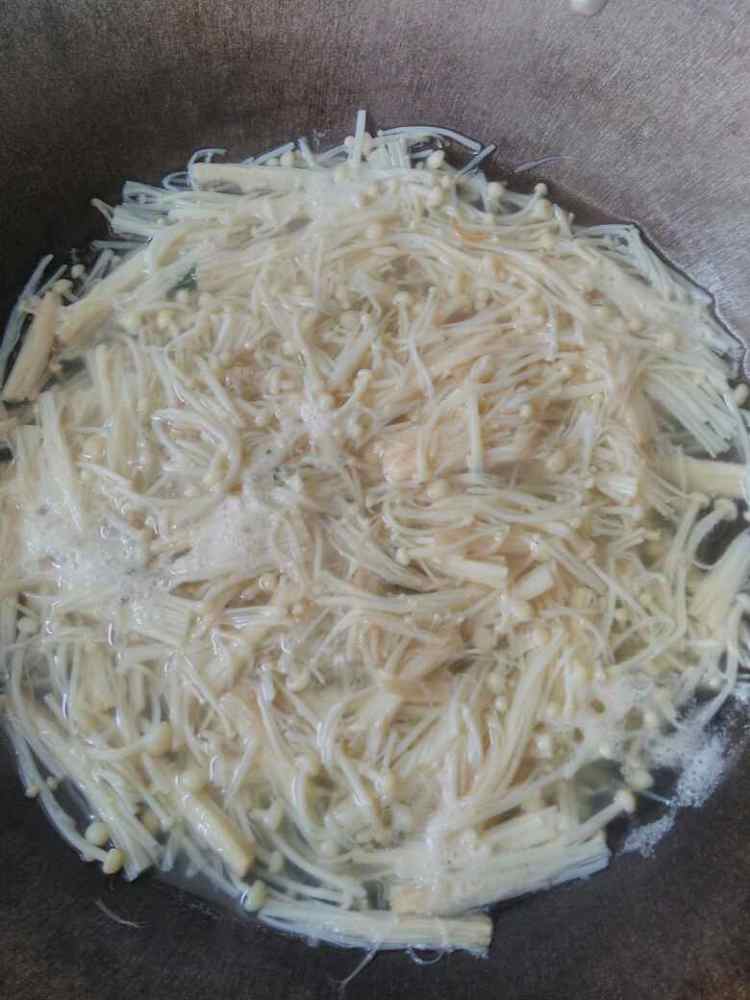 凉拌金针菇步骤5