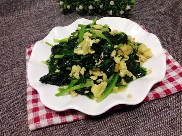 菠菜炒鸡蛋步骤5