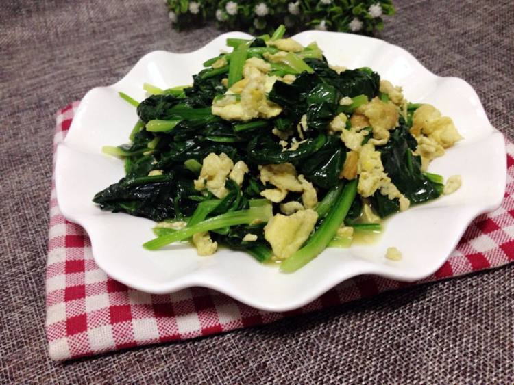 菠菜炒鸡蛋步骤6