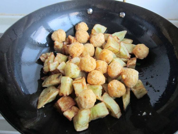 茄子烧肉丸步骤8