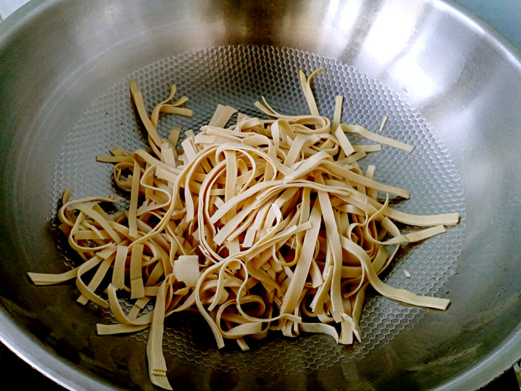 肉丝豆皮青菜汤步骤9