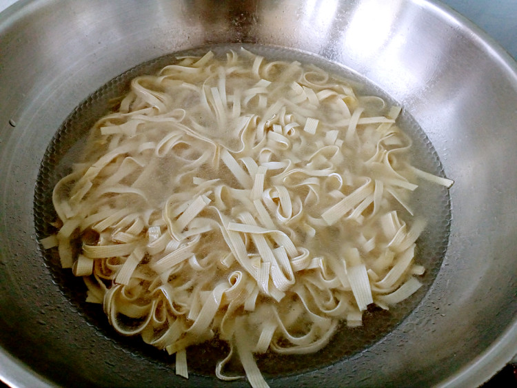 肉丝豆皮青菜汤步骤11